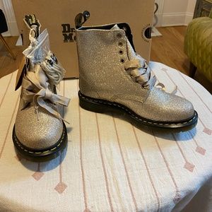 WOMEN'S BOOTS